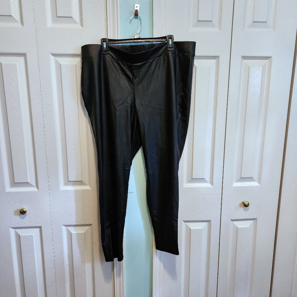 TORRID Full Length Signature Waist Faux Leather Legging Sz 3